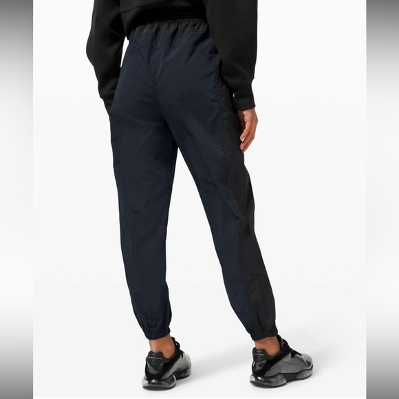 Lululemon Evergreen Track Pant Size 2 - Picture 2 of 11